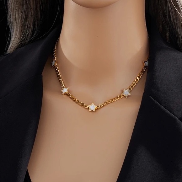 ◾️18K Gold Plated Chunky Star Pendant Necklace - Picture 2 of 5